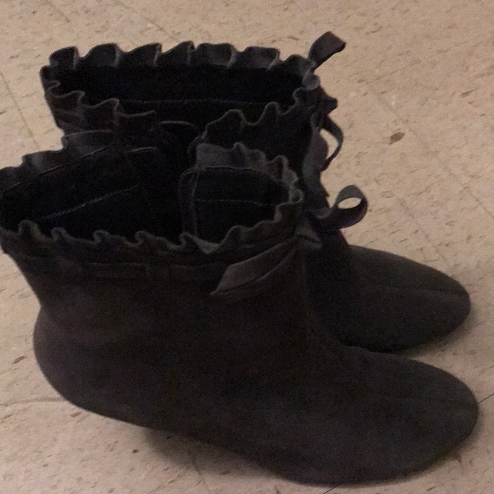 Shoes - Picture 2 of 4